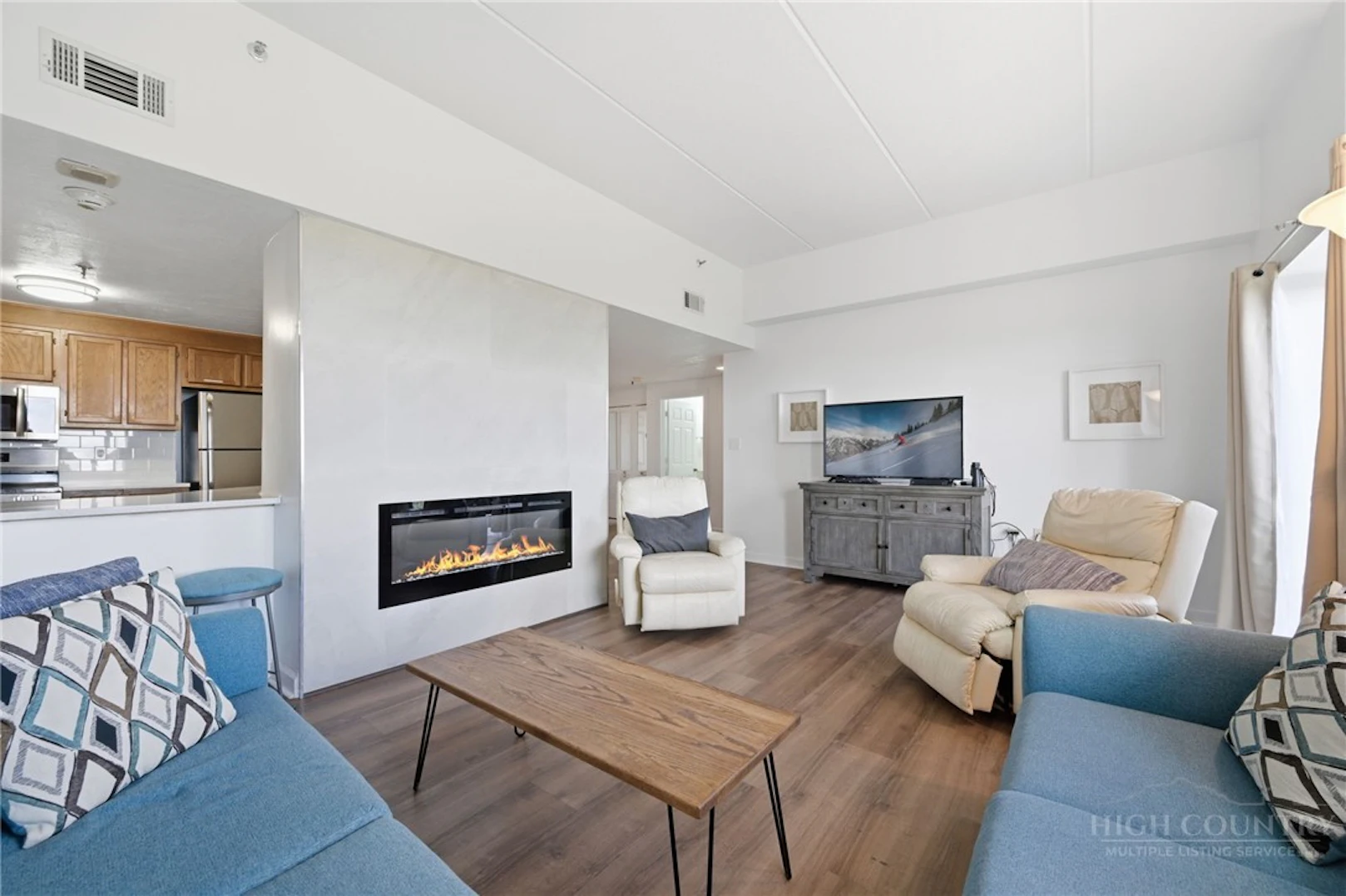Image number 1 for the current listing