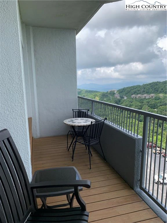 Image number 14 for the current listing