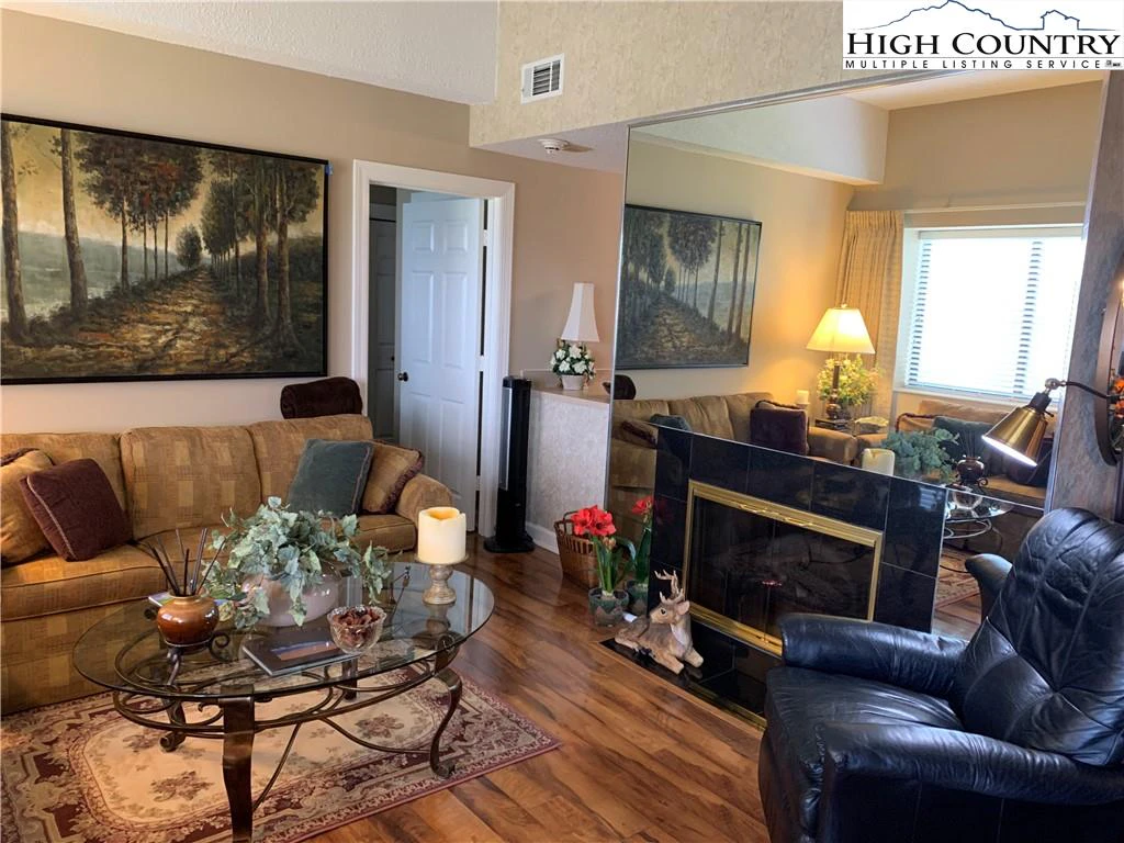 Image number 6 for the current listing