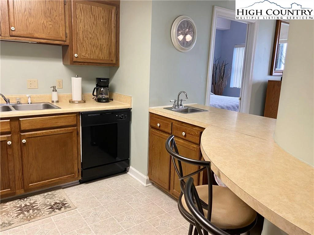 Image number 3 for the current listing
