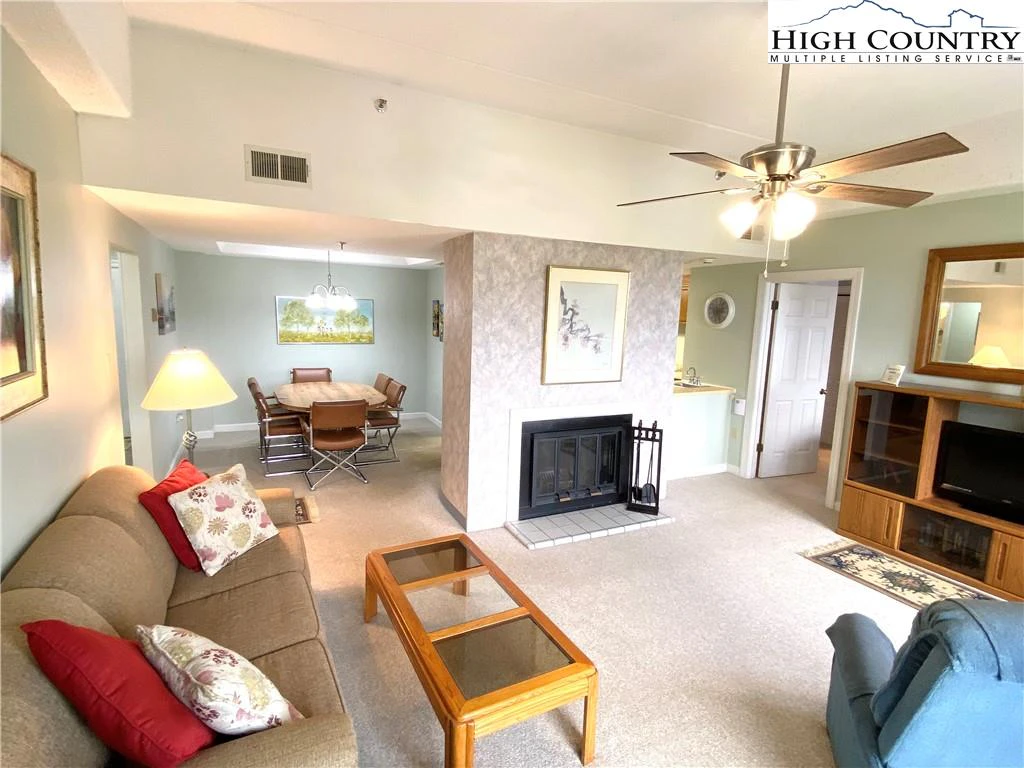 Image number 4 for the current listing