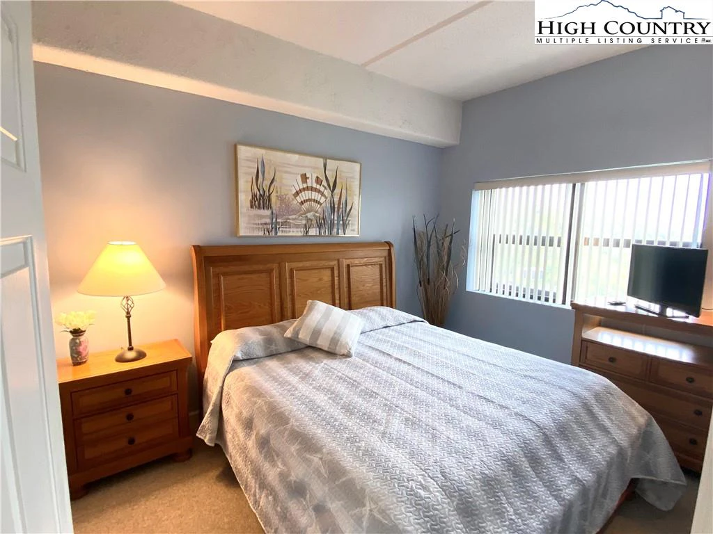Image number 5 for the current listing