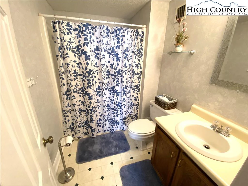 Image number 6 for the current listing