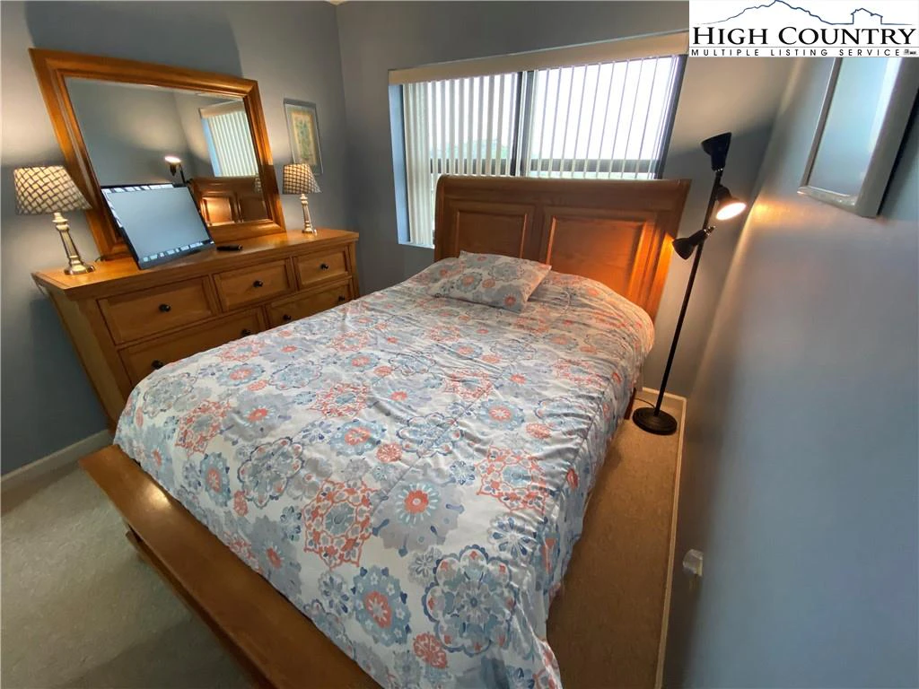 Image number 7 for the current listing