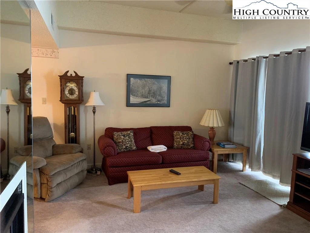 Image number 9 for the current listing
