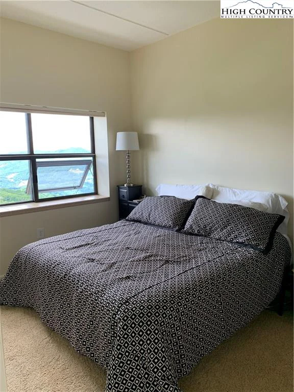 Image number 5 for the current listing