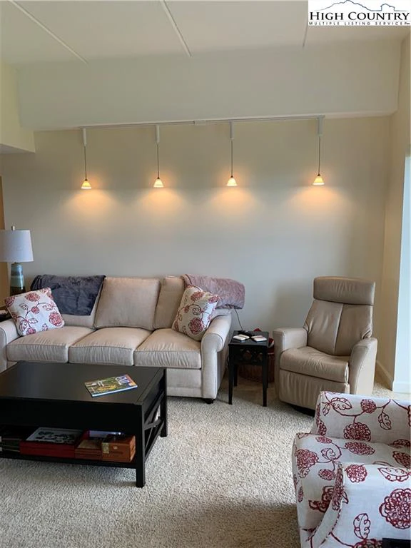 Image number 14 for the current listing