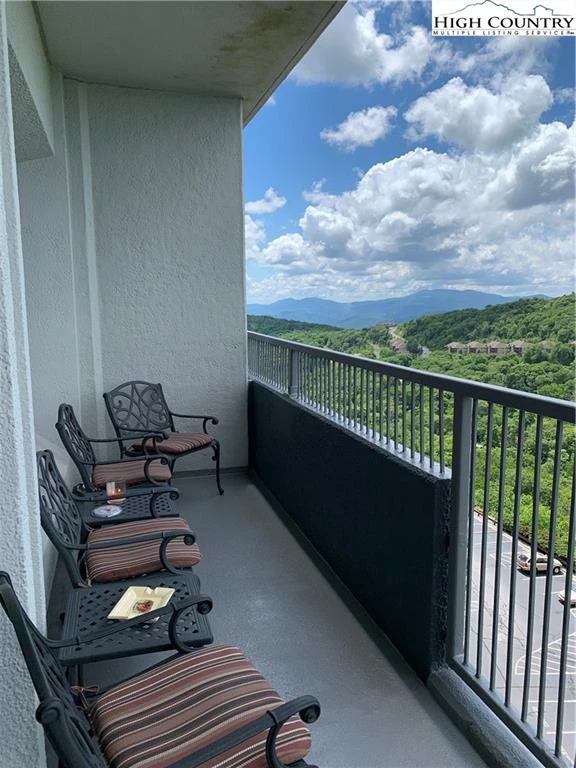 Image number 17 for the current listing