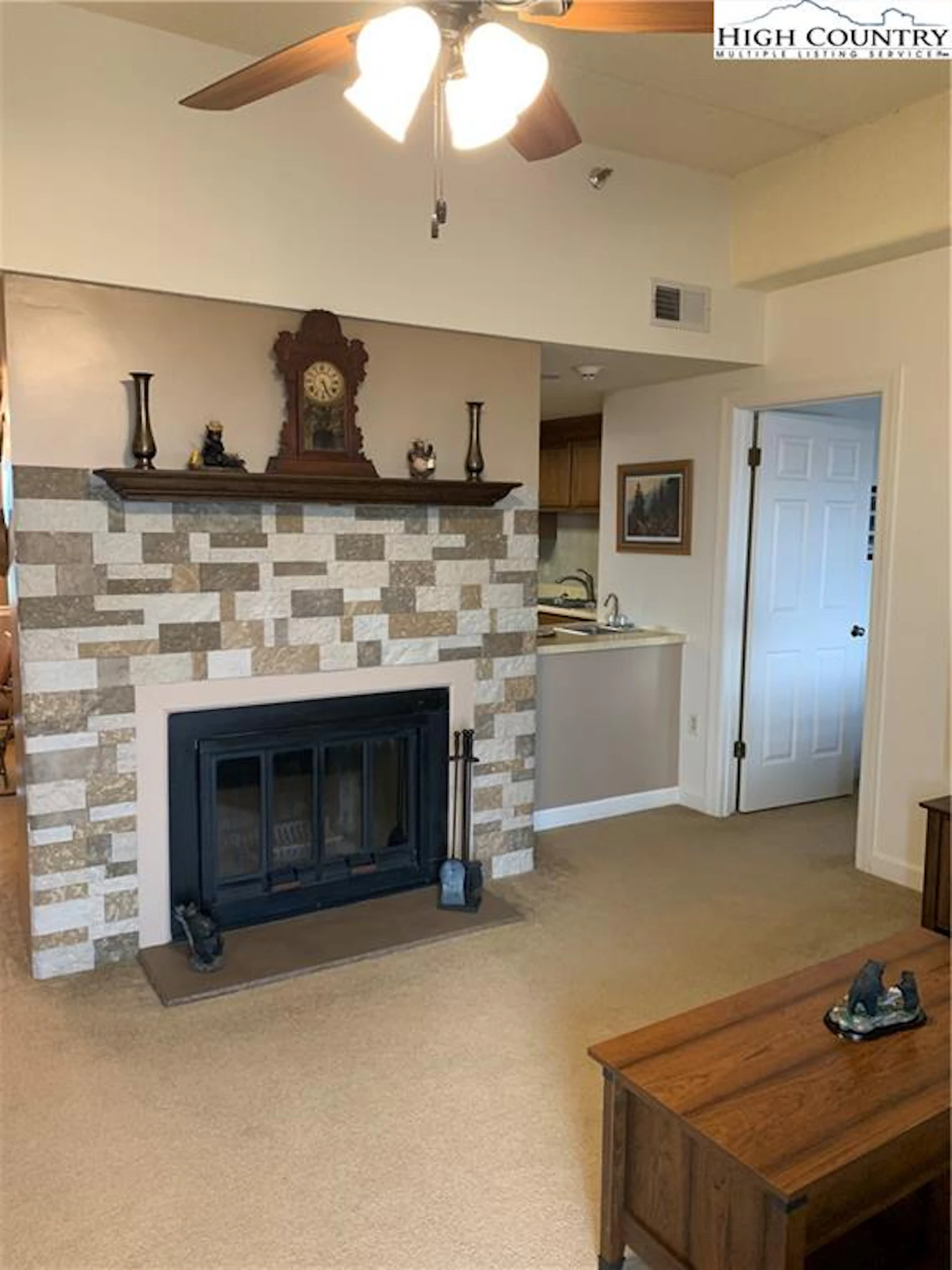 Image number 1 for the current listing