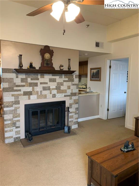 Image number 1 for the current listing