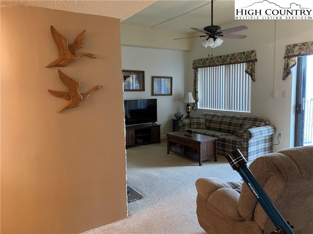 Image number 2 for the current listing