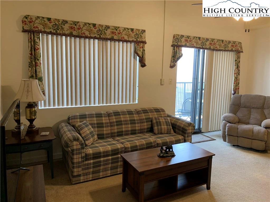 Image number 11 for the current listing