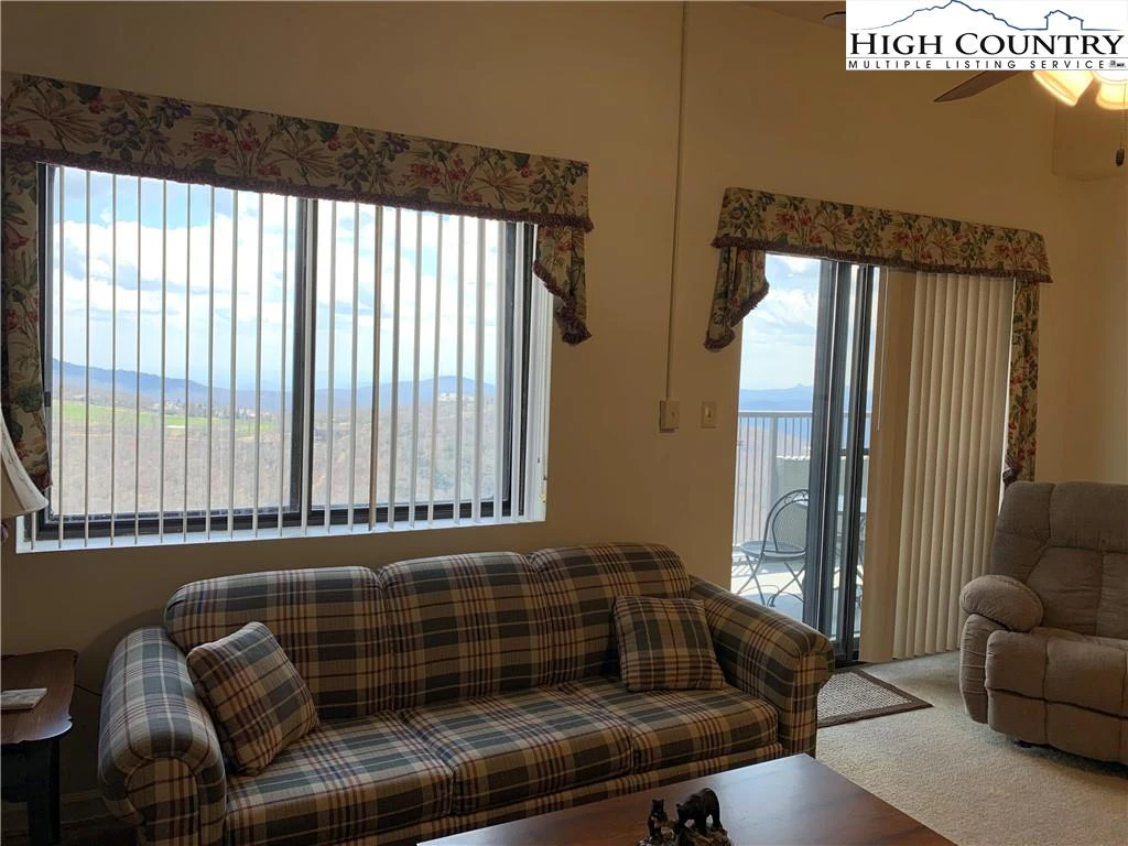 Image number 10 for the current listing