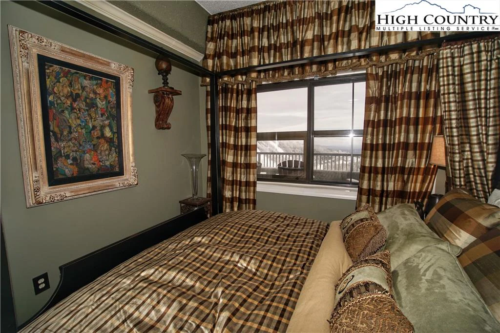 Image number 5 for the current listing