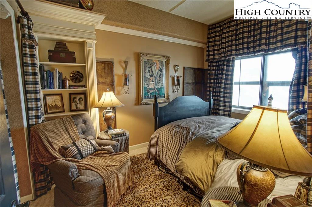 Image number 6 for the current listing