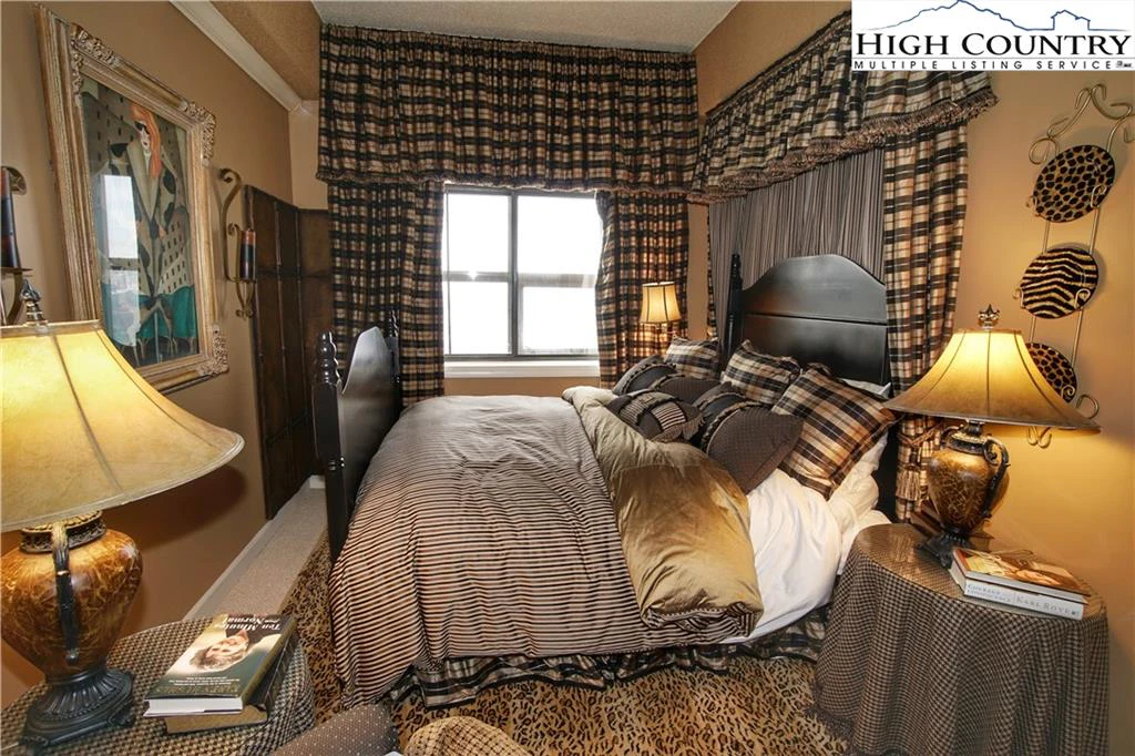 Image number 7 for the current listing