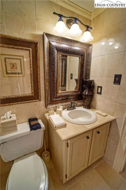 Image number 11 for the current listing
