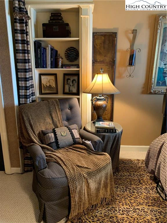 Image number 2 for the current listing