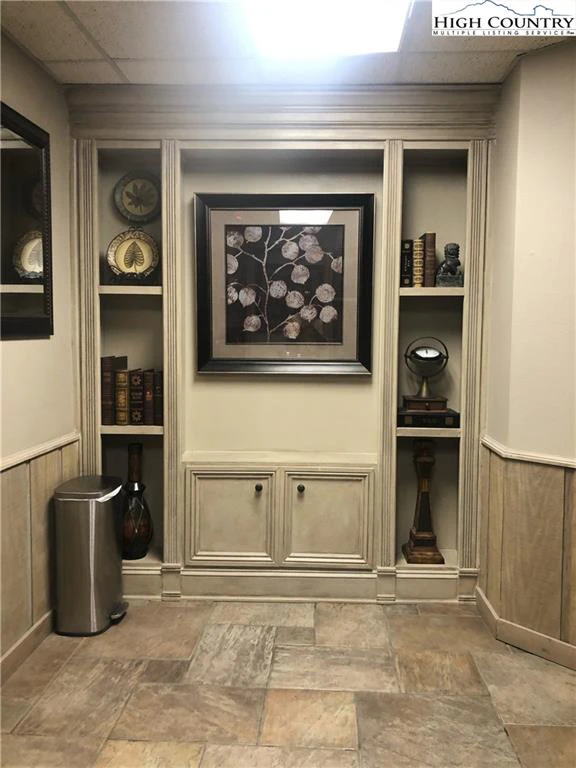 Image number 11 for the current listing