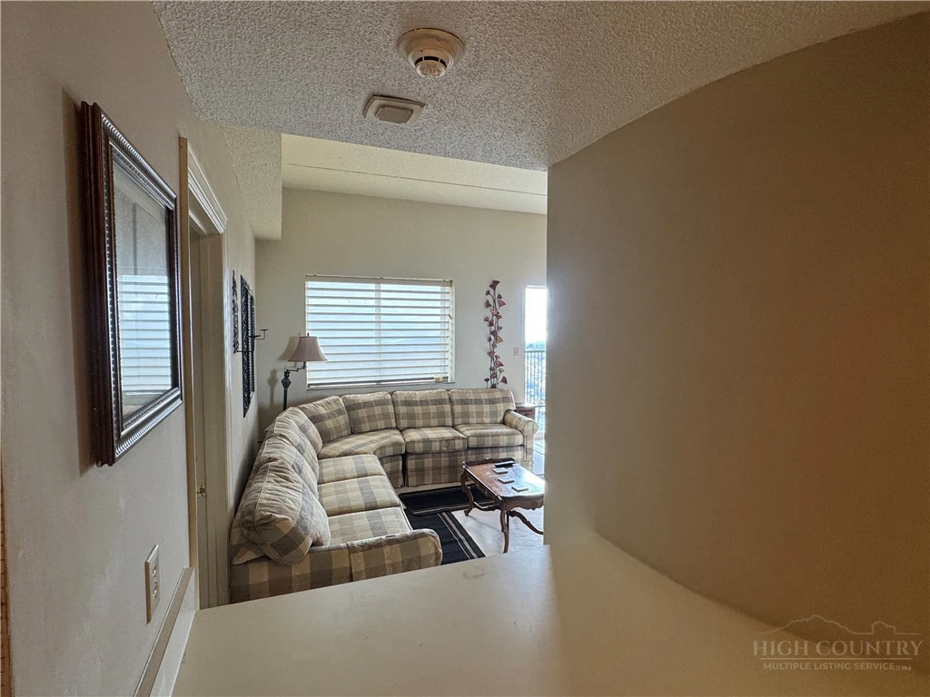 Image number 18 for the current listing
