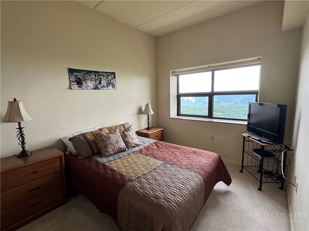 Image number 14 for the current listing