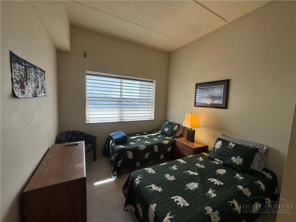 Image number 12 for the current listing