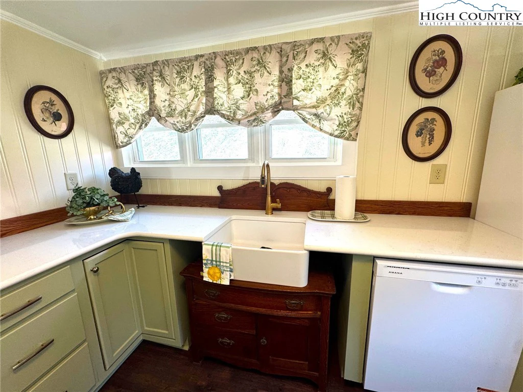 Image number 3 for the current listing