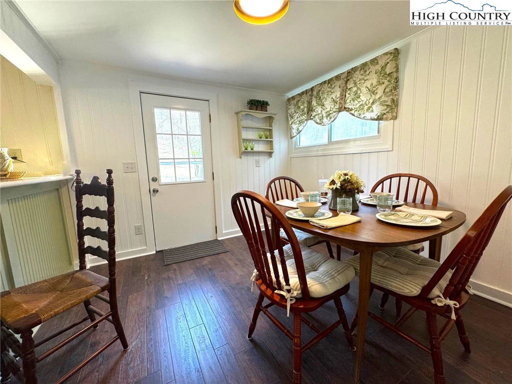 Image number 9 for the current listing