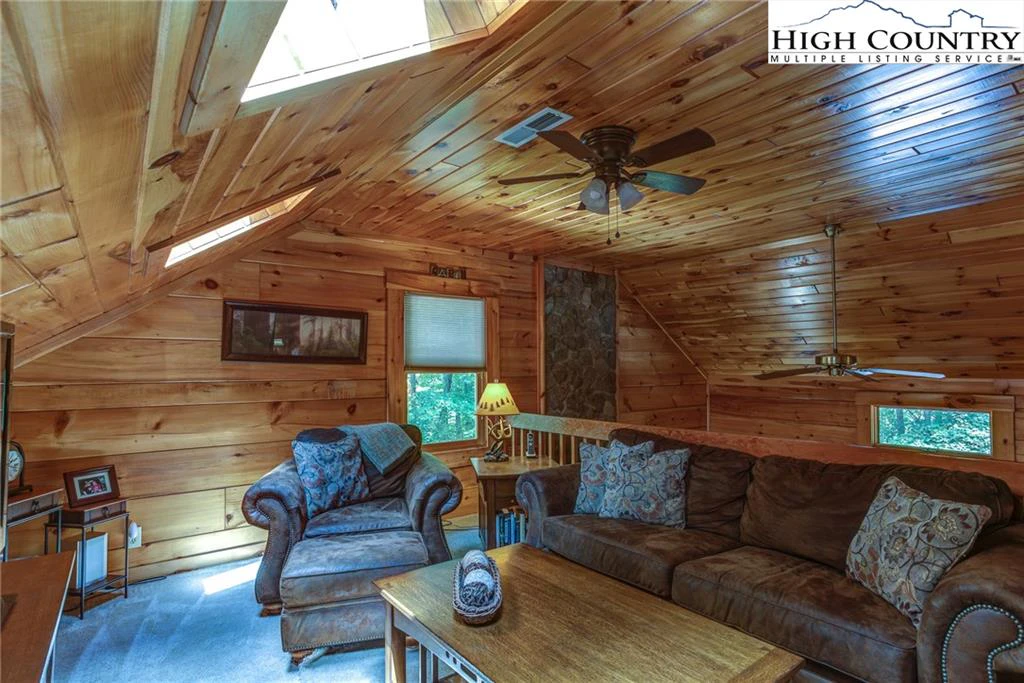 Image number 9 for the current listing