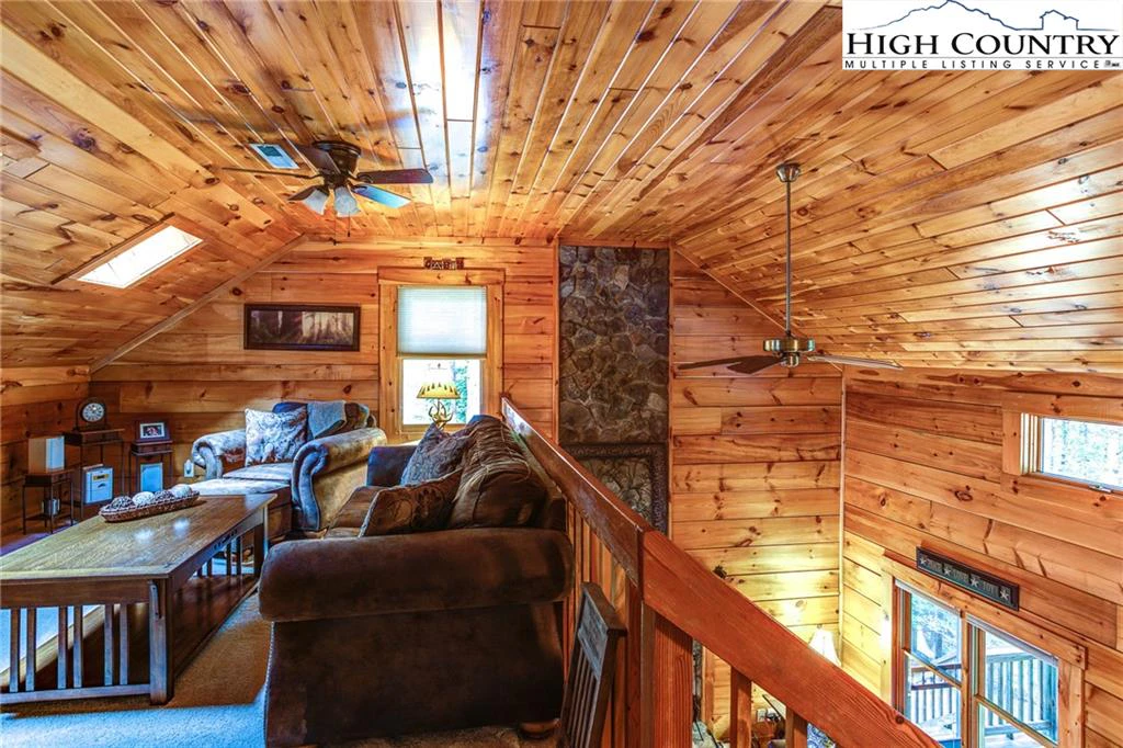 Image number 11 for the current listing