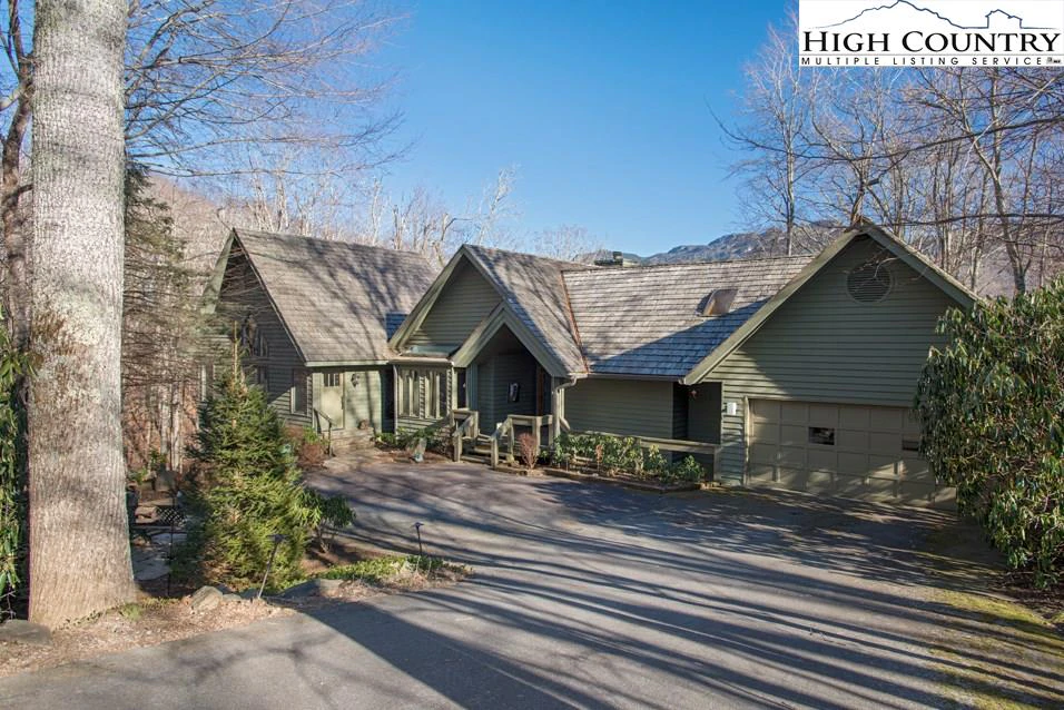 Image number 1 for the current listing