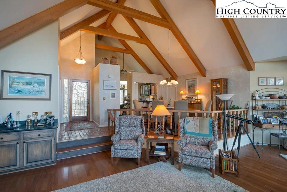 Image number 4 for the current listing