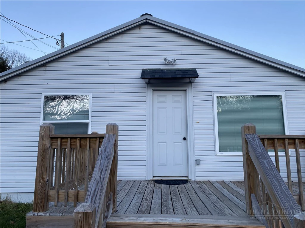Image number 17 for the current listing