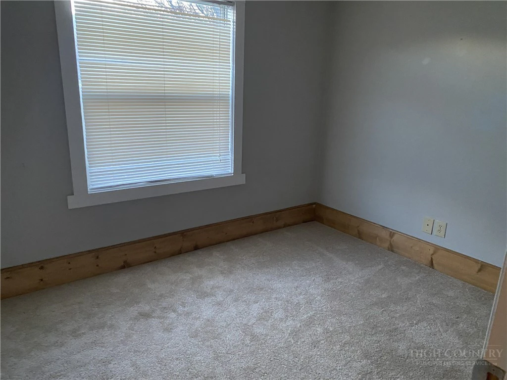 Image number 12 for the current listing