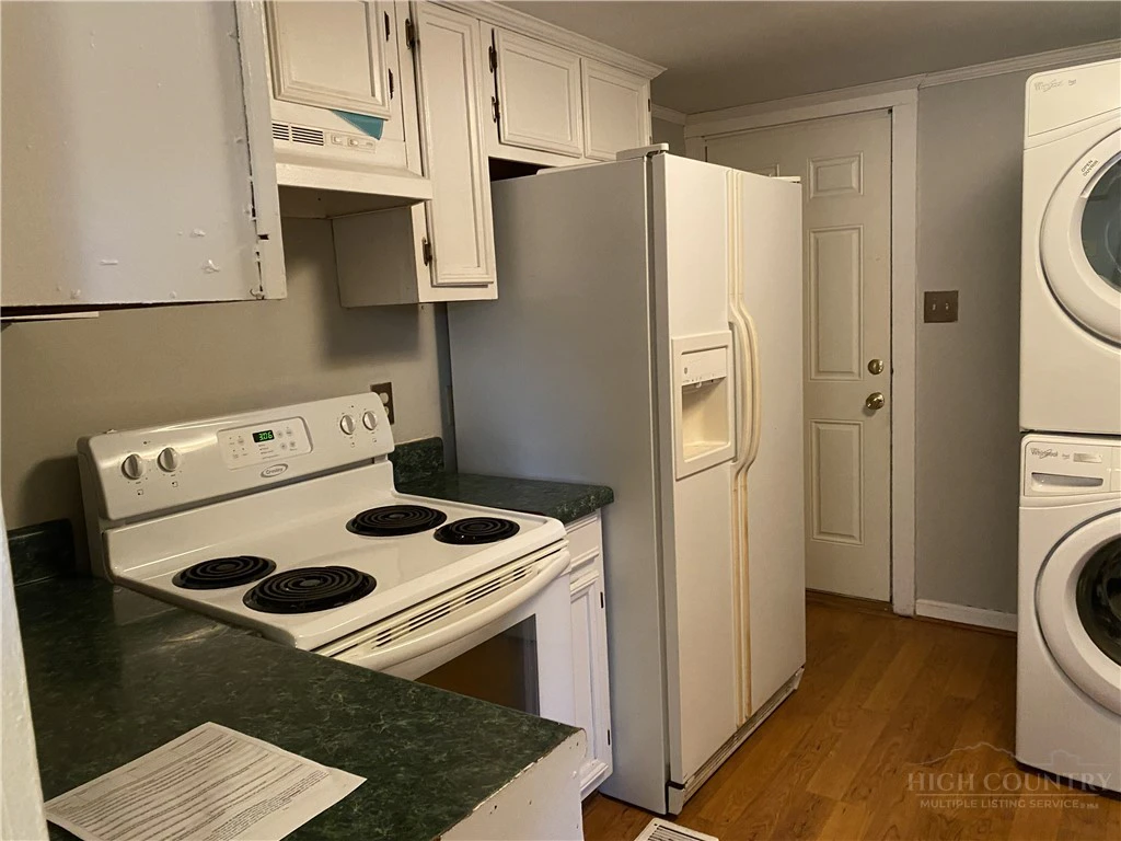 Image number 11 for the current listing