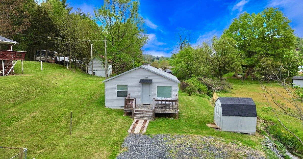 Image number 1 for the current listing