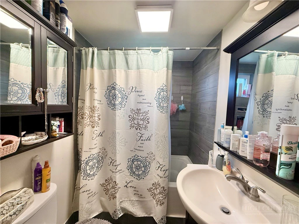 Image number 6 for the current listing