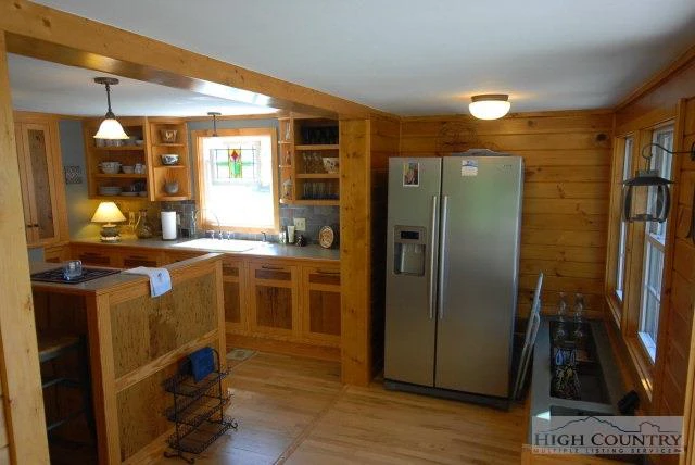 Image number 4 for the current listing