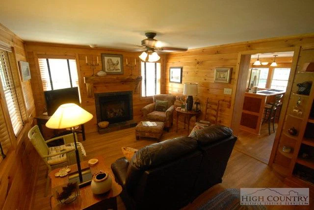 Image number 8 for the current listing