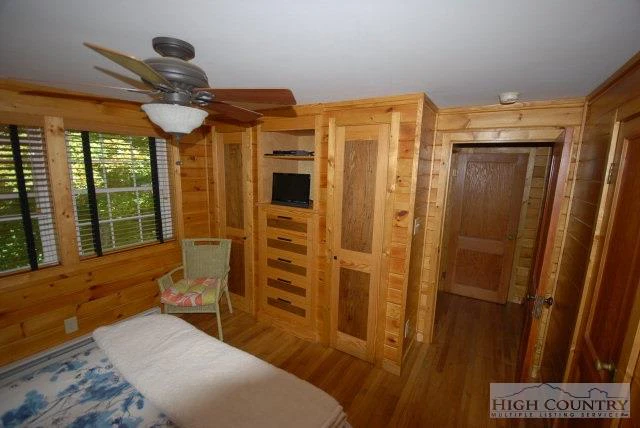 Image number 10 for the current listing