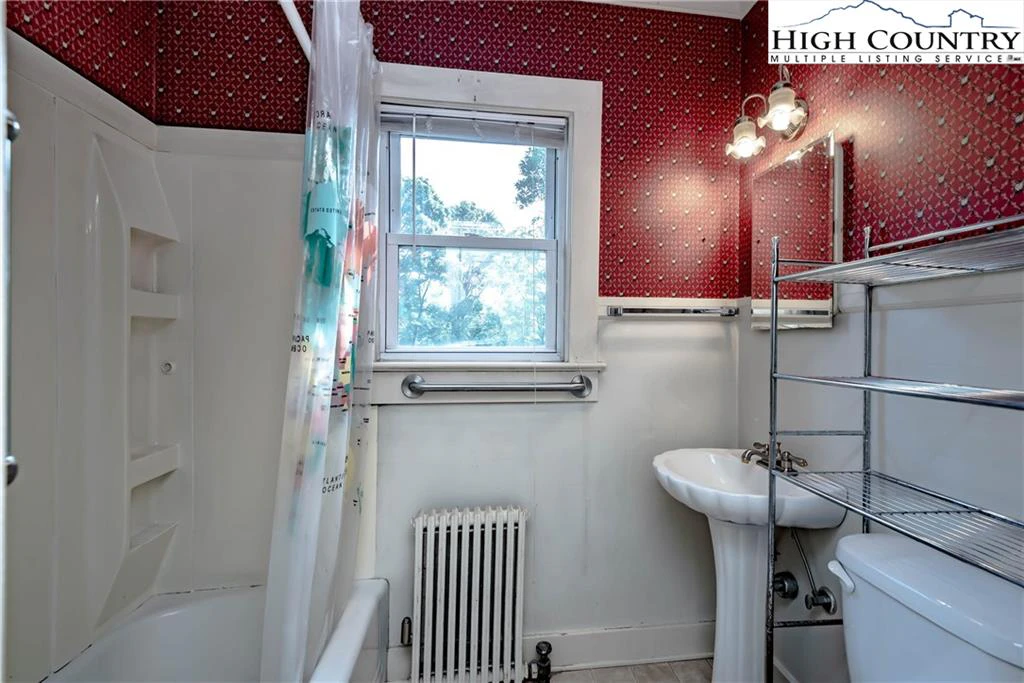 Image number 3 for the current listing