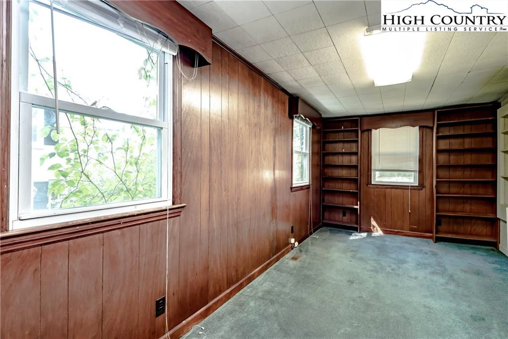 Image number 6 for the current listing