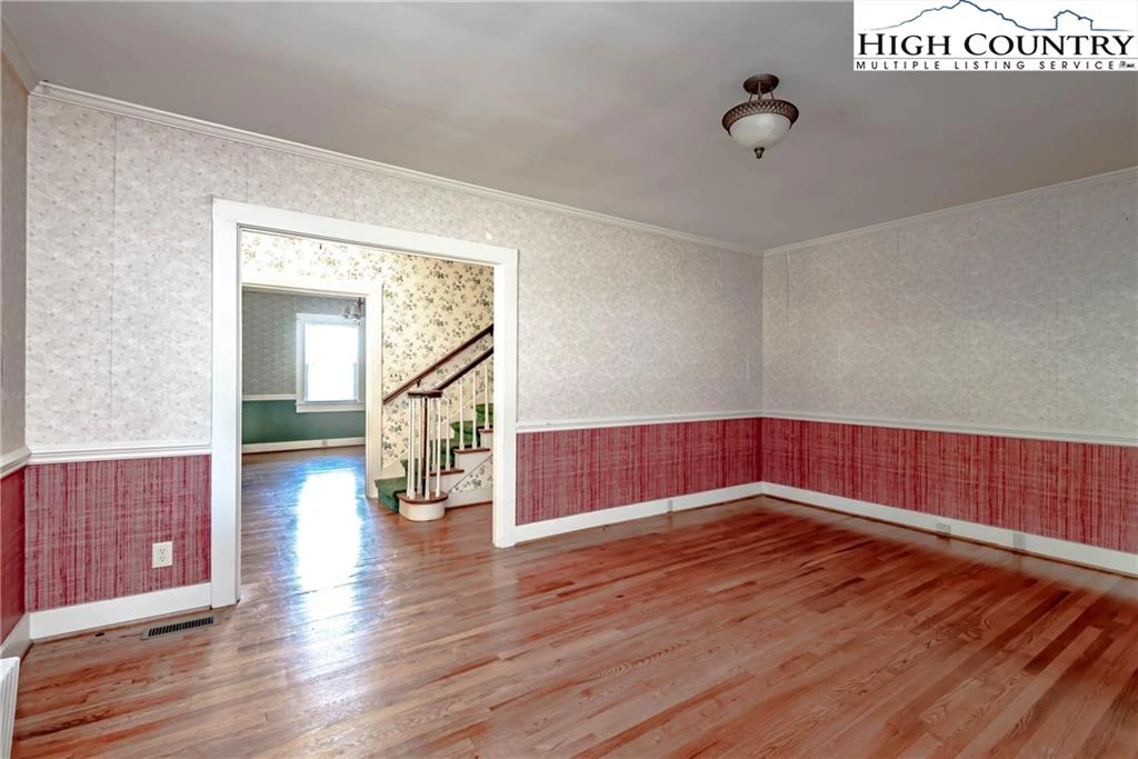Image number 7 for the current listing