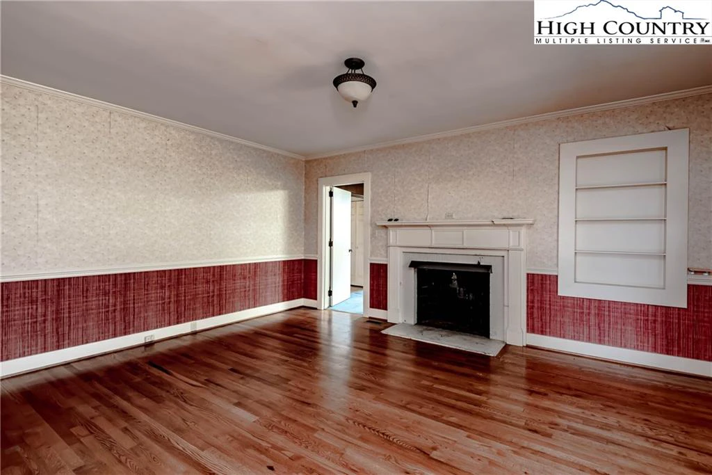 Image number 8 for the current listing