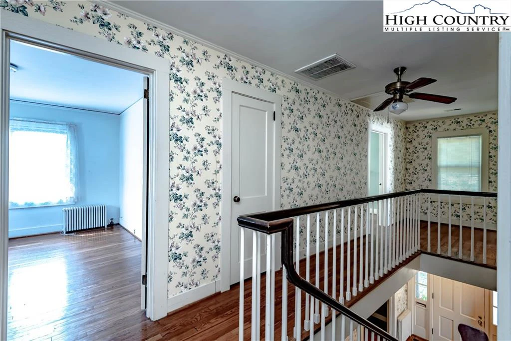 Image number 9 for the current listing