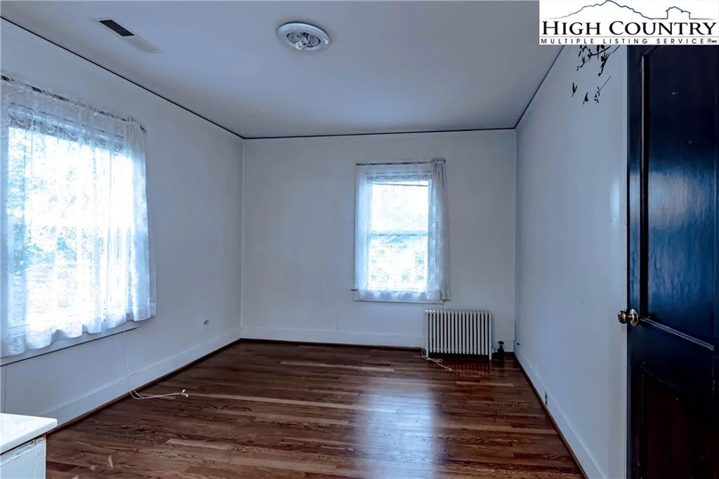 Image number 10 for the current listing