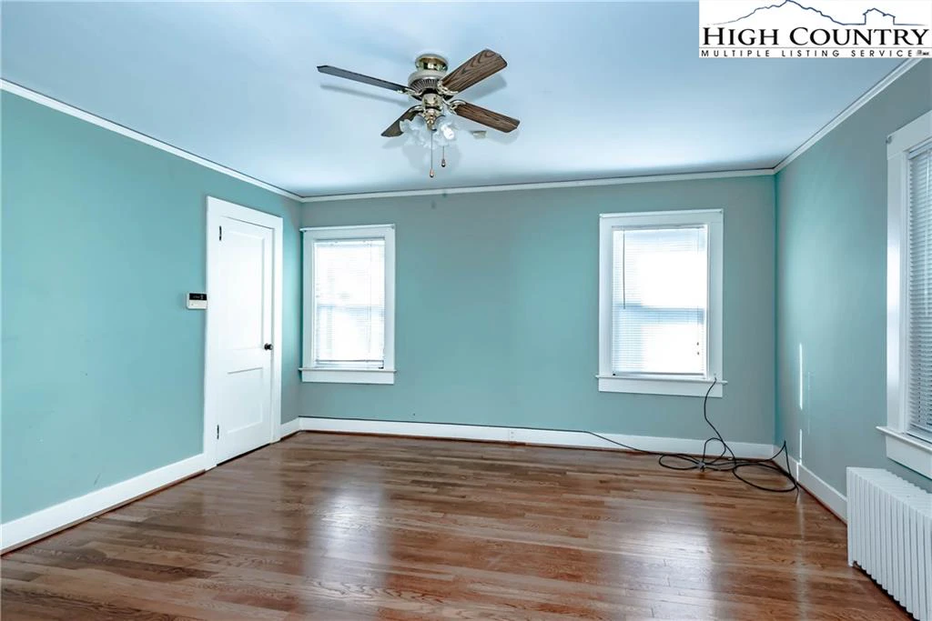 Image number 13 for the current listing