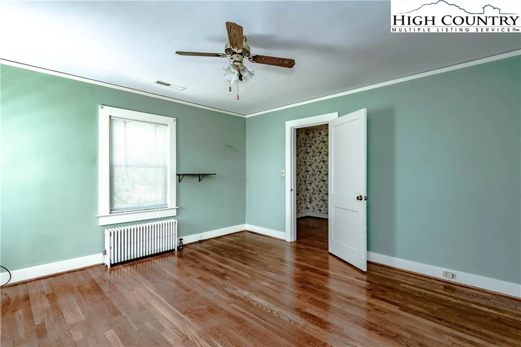 Image number 14 for the current listing