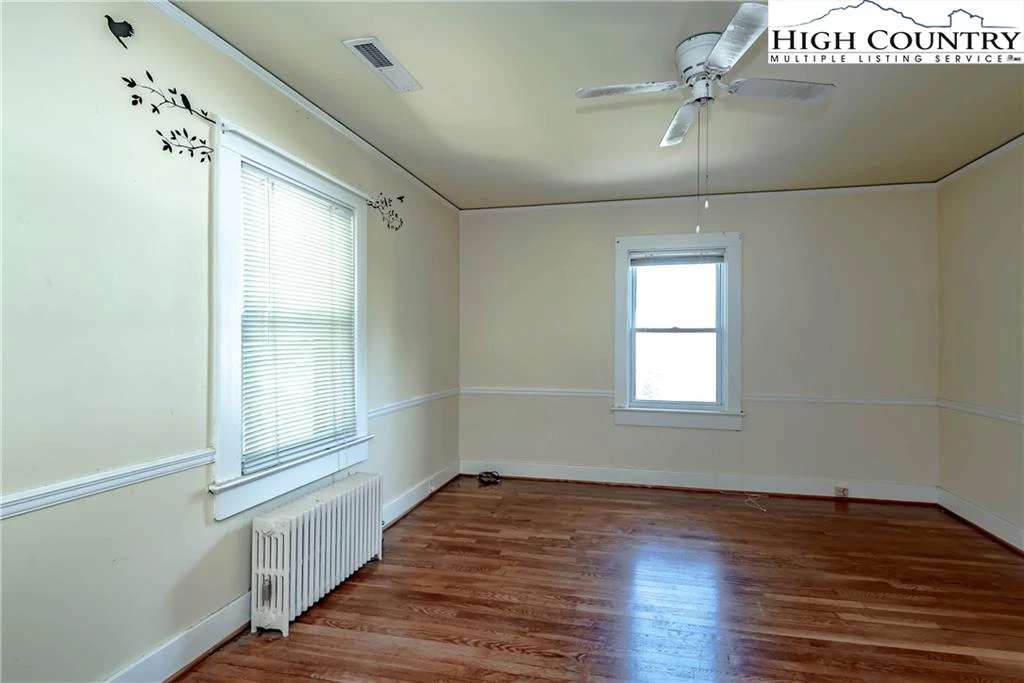 Image number 15 for the current listing