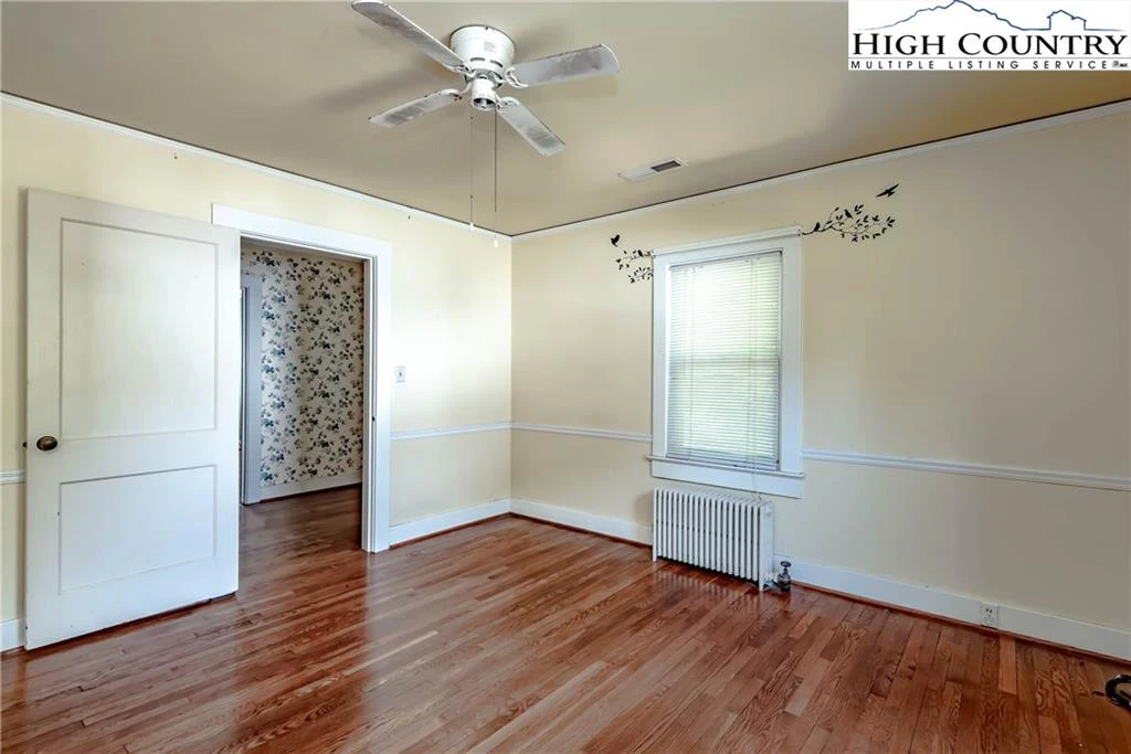 Image number 16 for the current listing